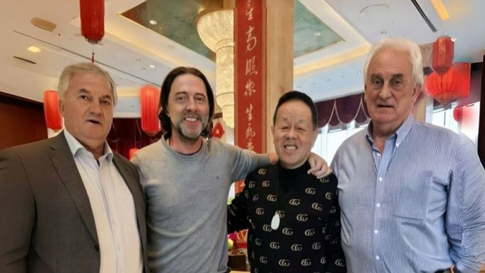 乌拉圭总统结束访华之旅，150人代表团成员中，竟藏着上海足球的老朋友！