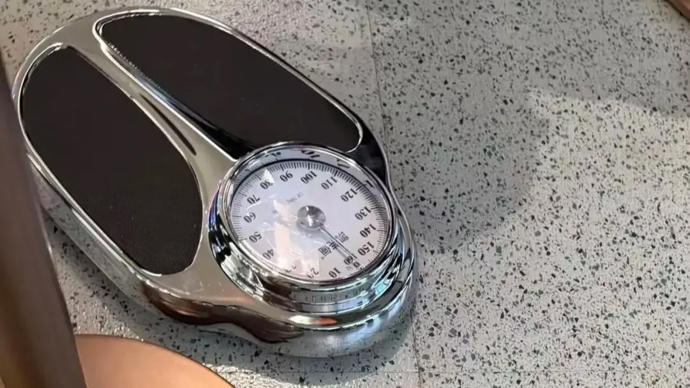 坐飞机前被要求现场称体重？航司：保证航班载重在限制范围内，不记名且保密