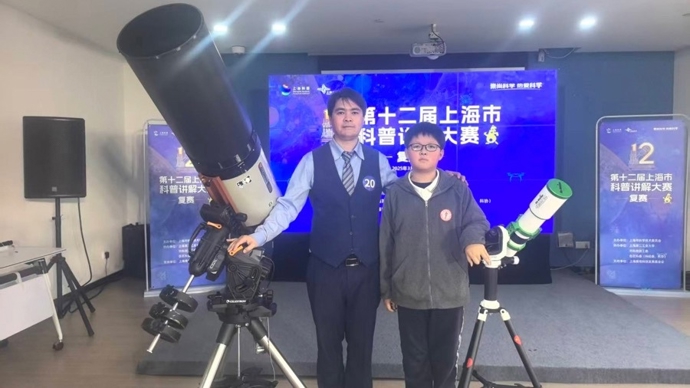 上海一对父子“手搓”电磁弹射器和飞机发动机，63平方米居室爆改家庭实验室