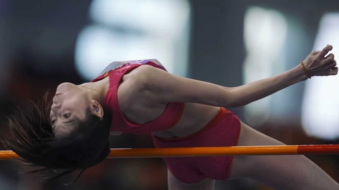 新年首战即再度触摸1.90米，亚锦赛后上海跳高美女陆佳雯定了什么新目标