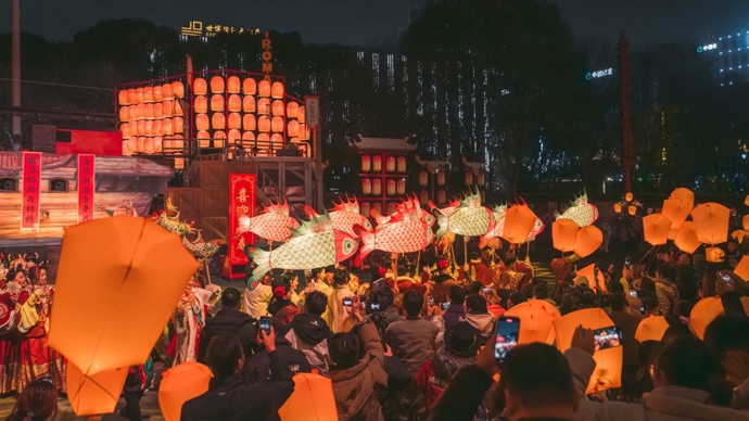上海千古情景区“新春狂欢”启幕，把非遗的温度带回家