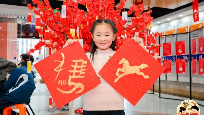 逛游园会，听相声，这里的孩子提前过年啦！