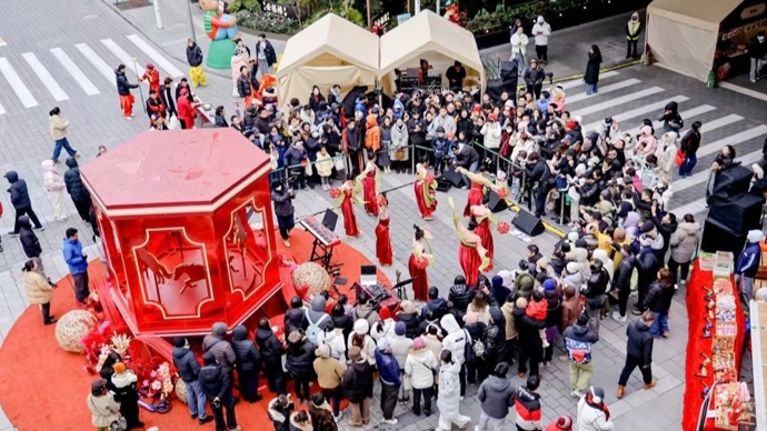 年节风物云集，非遗民乐欢腾，前滩新春大集火热开市