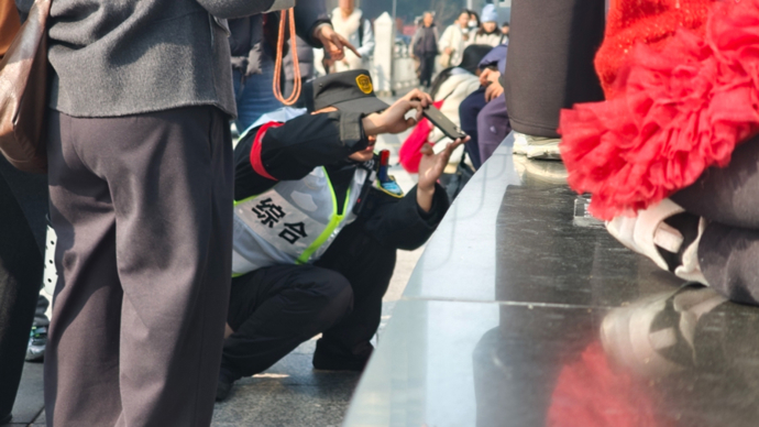 魔都这项旅游服务绝了！官方下场，帮你在陆家嘴“出片”