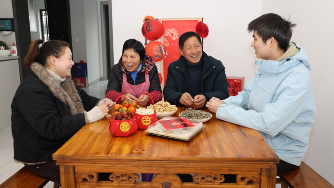 热气腾腾晒小家丨房子新了，路宽了，人心暖了！他们在新家过春节