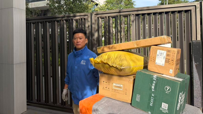 被评为“上海好人”的快递员，救人事迹成女儿期末考题，她的答案让他破防
