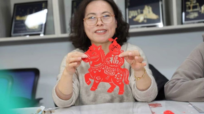 沪郊一群街坊的另类“忙年”：一张红纸、一把剪刀，共同剪出浓浓年味