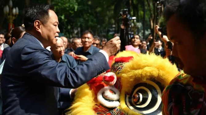 阿努廷中文祝贺马年春节：“中泰一家亲”情谊不变 | 新民侨梁
