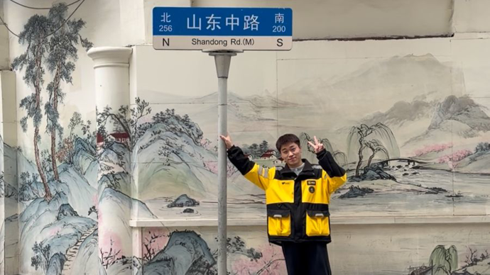 摘两片叶子，他在上海慢慢长大