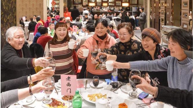 一场场爱心年夜饭，温暖申城过大年