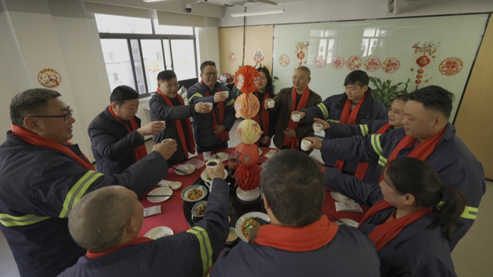 上海这个街道，用暖心年夜饭致敬“城市美容师”