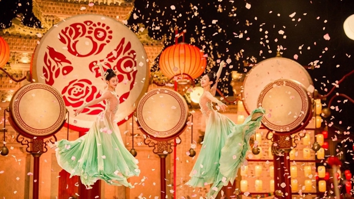上海歌舞团朱洁静、周晓辉在央视春晚义乌分会场，舞出中国浪漫的“飞天时刻”