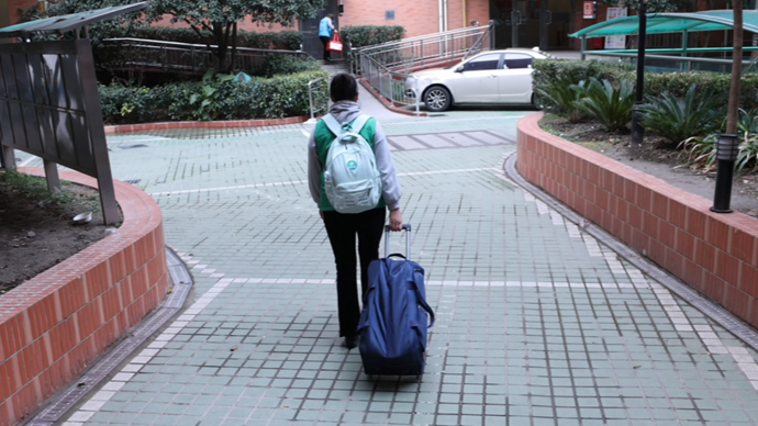 新春走基层 | 拖着“移动浴室”，她为卧床老人送去清爽年