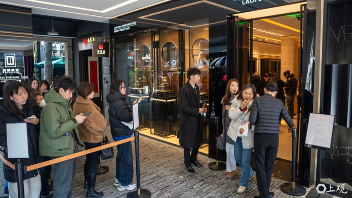 【城事】过年添金好运来 沪上金饰店春节销售火爆