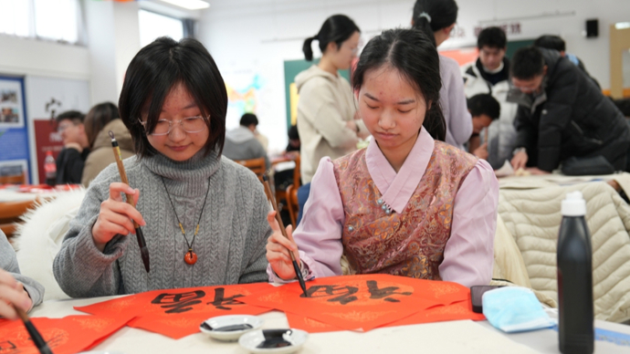 新春走基层|“温暖的老师”陪伴西藏班学生留沪过年，感受“家在上海”