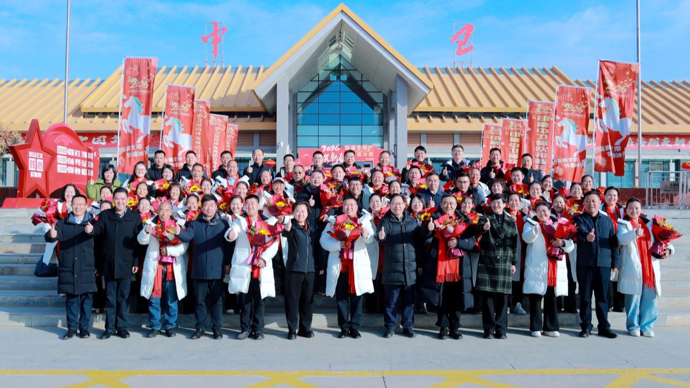 他们春晚归来，市委书记、县委书记等接机