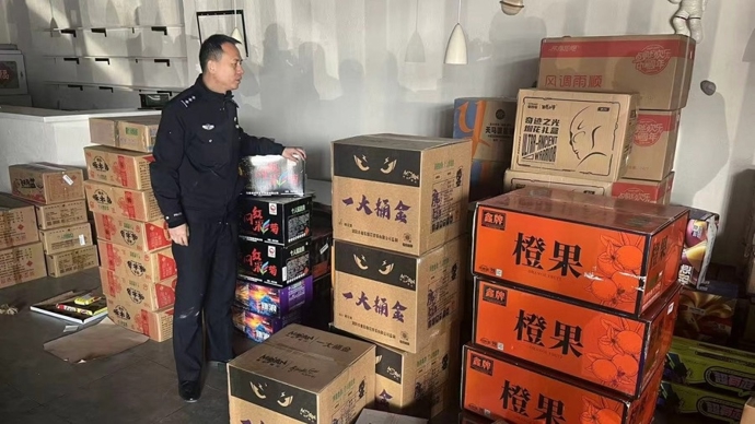 上海警方强化烟花爆竹安全监管