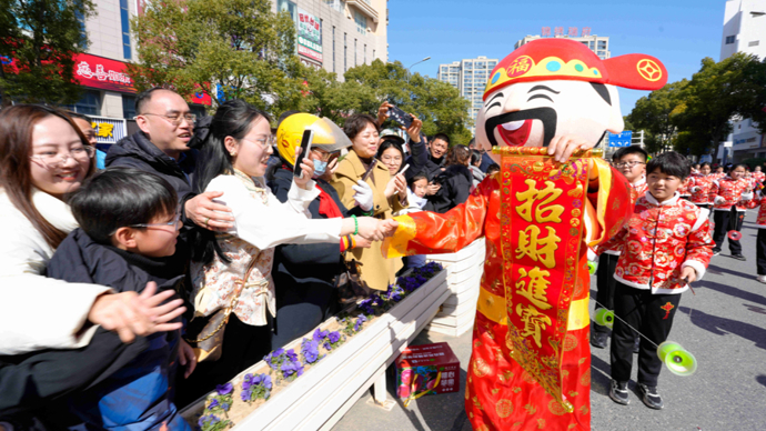 骏马开道，马伕呐喊！江苏如东新春民俗巡游启幕