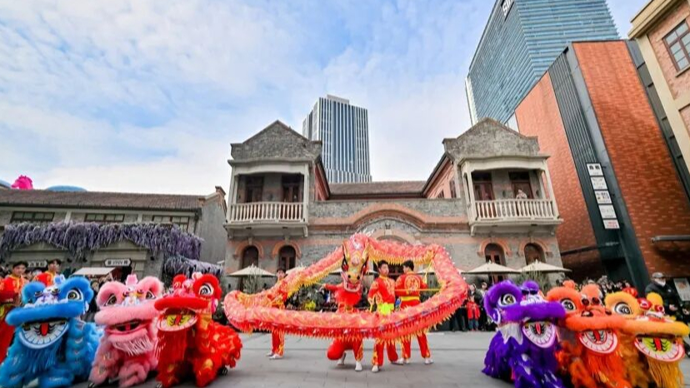 虹口区春节人气旺，北外滩、今潮8弄等热门地标全时段“人从众”