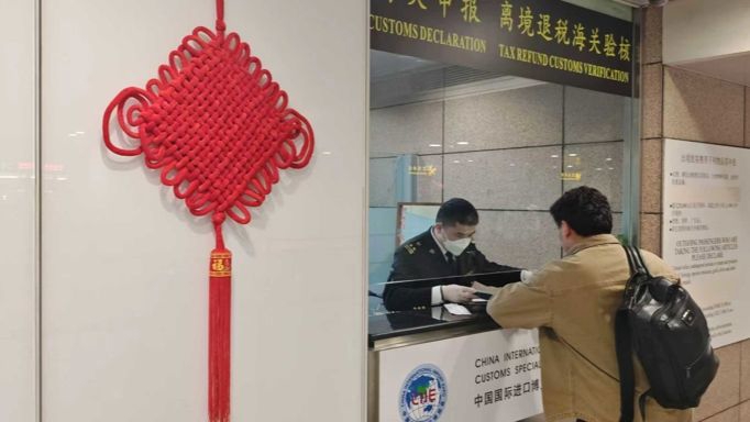 上海口岸春节数据出炉：出入境人次破百万，离境退税增3倍