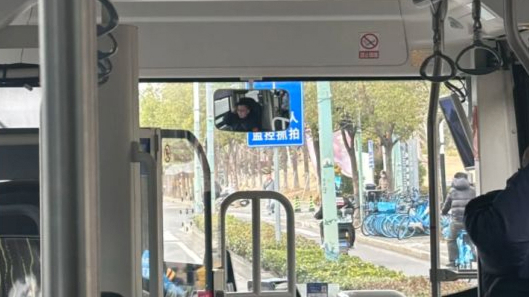 上海公交车司机邬炜，你被“曝光”了！网友：工作不是谁做都一样，真的好暖