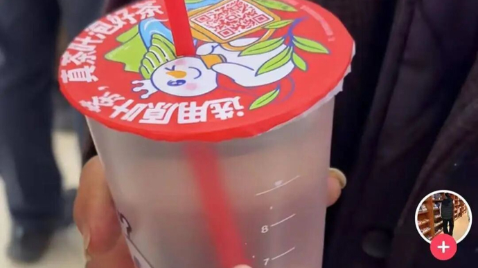 引发热议！网友称辗转多家奶茶店买白开水遭拒，最后在蜜雪冰城花1元买到