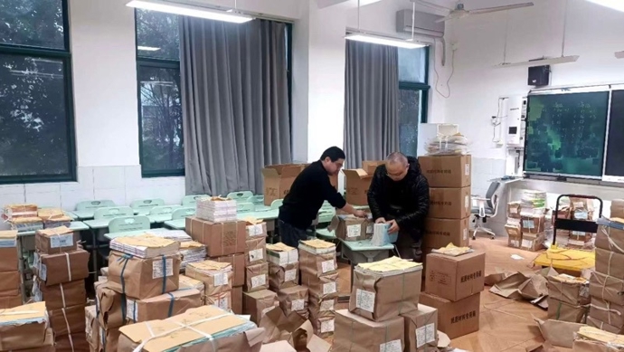 新学期来了，新课本准时抵达