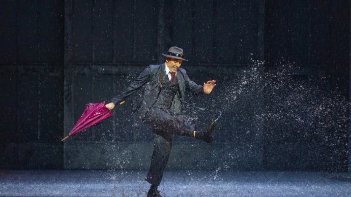 伦敦西区的雨终于下到了上海！来《雨中曲》西岸大剧院感受这“泼天”的浪漫