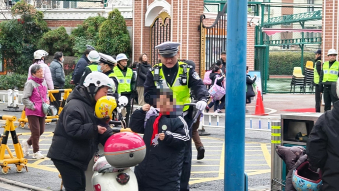 开学首日送学车流骤增！静安警方多措并举护航“上学路”