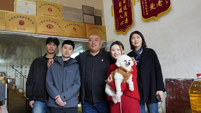 空空的货架，装着满满人情 | 热气腾腾晒小家