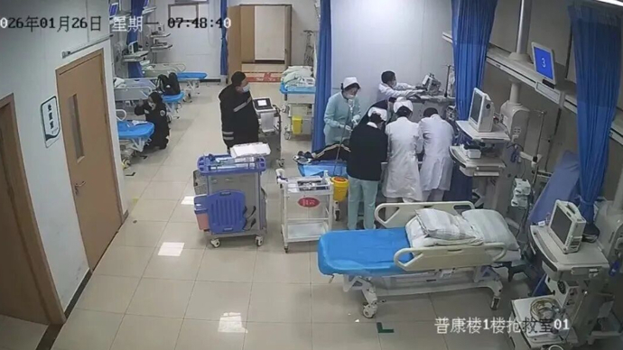 15岁男生狂玩36小时手机突然晕倒，抢救30天后仍不能说话、不能自主进食