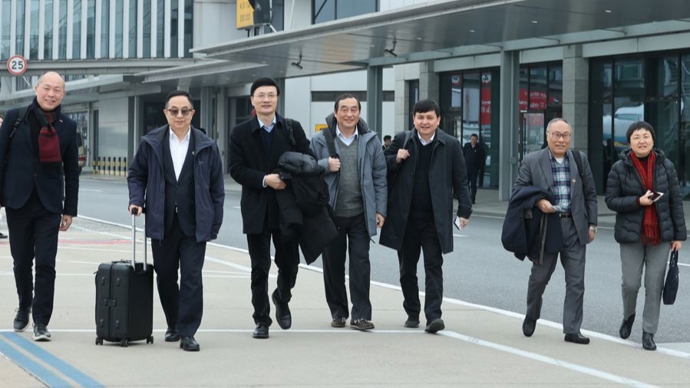 在沪全国政协委员启程赴京