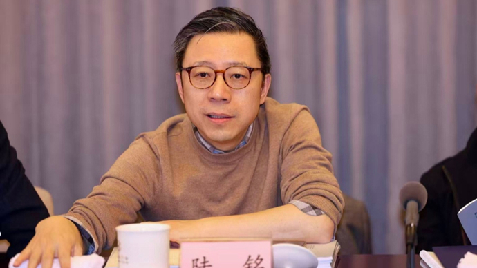 新民两会话题｜告别“无效内卷”，全国政协委员陆铭建言破解过度加班陷阱