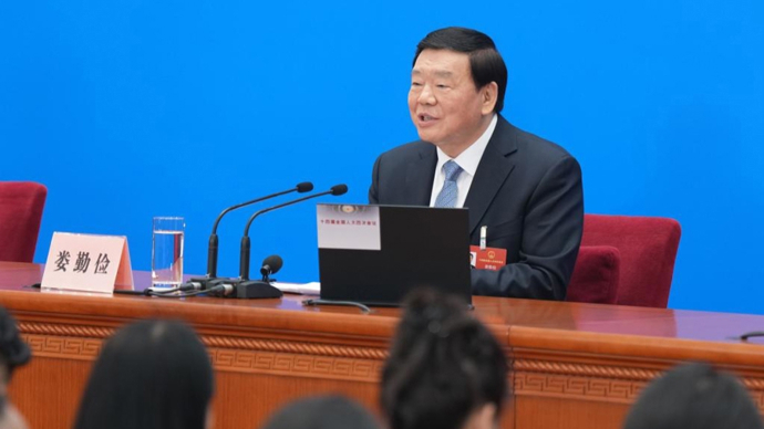 娄勤俭：中方高度关注伊朗局势，任何国家都不能在世界上我行我素