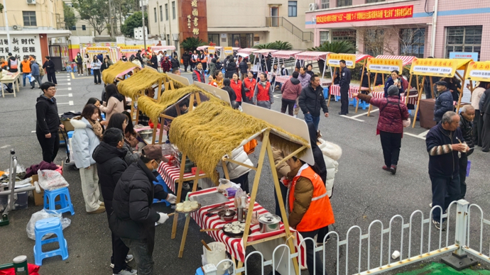 “堰上好市”把便民服务送到居民家门口，让雷锋精神融入日常