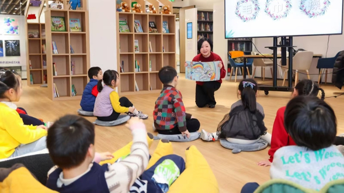 虹口之虹谁织就？她们创造“家门口的魔法书屋”，送来“爱心妈妈”