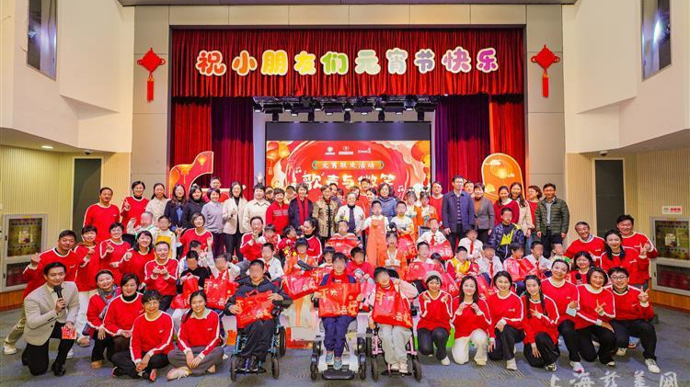 “爱心爸妈”来了，儿福院的孩子们这样过元宵