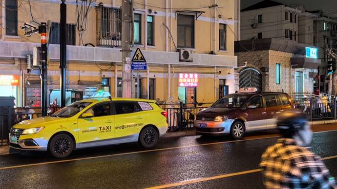 一些路段工程完工后，出租车司机“内急停车点”为何消失了？
