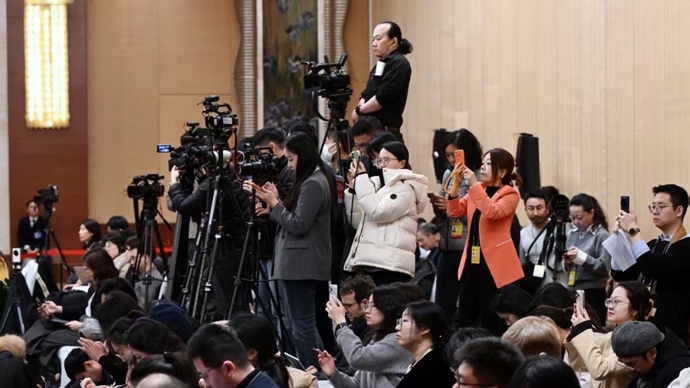 发“申”音、献良策：十四届全国人大四次会议上海代表团全体会议侧记