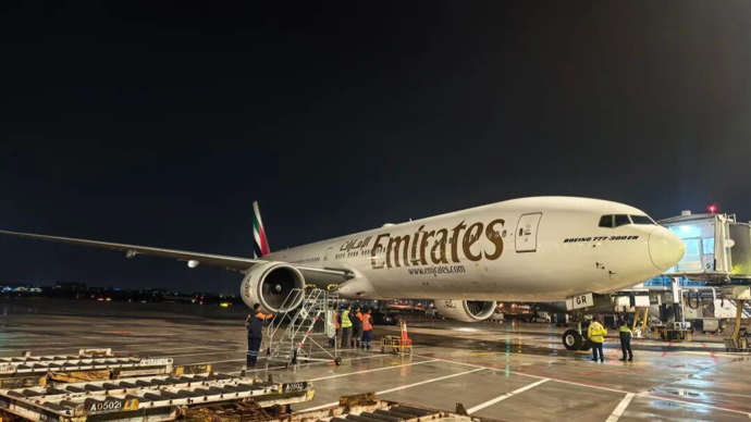 阿联酋航空暂停所有往返迪拜航班，迪拜国际机场暂停运营