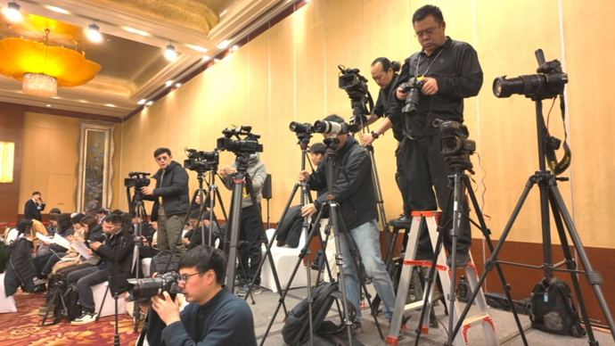 发言掷地有声，回答彰显信心