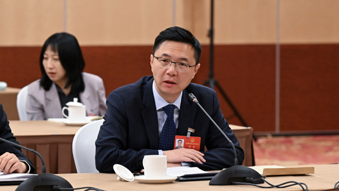 破解融资难融资贵，田轩代表建议让金融“活水”精准滴灌实体经济