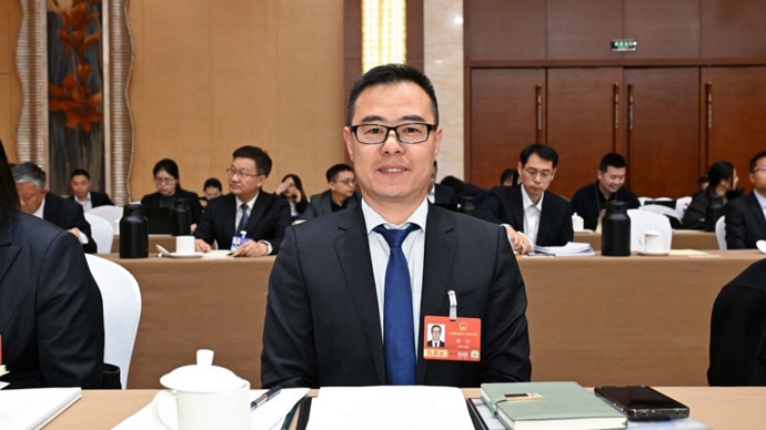 从农民工到全国人大代表：我为新就业群体说话｜李丰代表手记