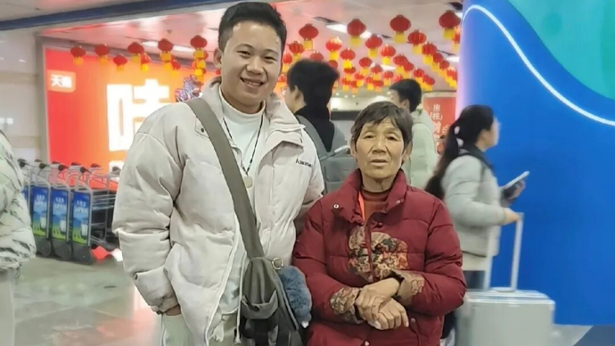 “丈母娘不太识字，首次单独乘飞机，陌生的朋友，拜托您搭把手”