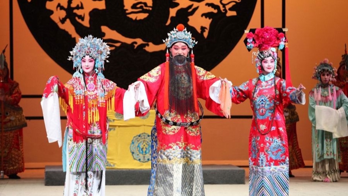 七位王宝钏齐登台，上海淮剧团《金龙与蜉蝣》《王宝钏》接力亮相天蟾逸夫舞台