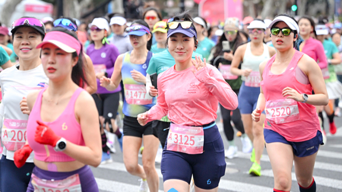 “她力量”绽放申城，用一场女子半马庆祝节日，书写女性坚韧魅力