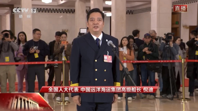 刚刚，走下代表通道，倪迪对我说……