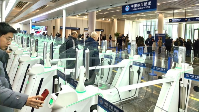 东方枢纽国际商务合作区迎首展，境外人员实现展区与市区双向通行“无缝衔接”