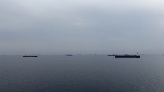 多名海员滞留霍尔木兹海峡，中国小伙建“家书电台”帮同胞报平安
