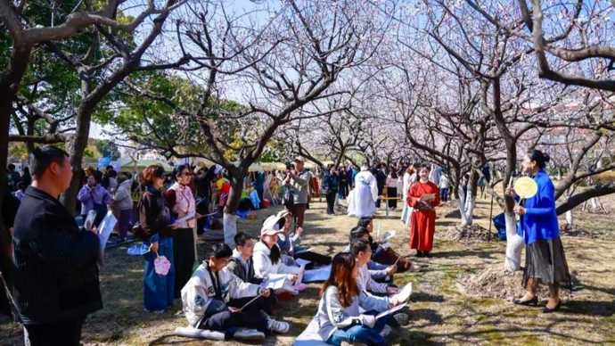杏花听语，拉开上海这所知名医学院70岁“花”序